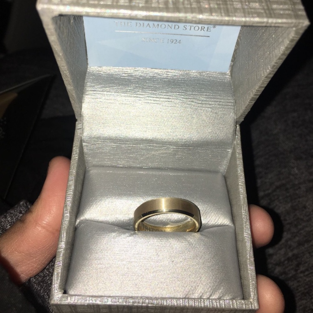 Yellow Gold men wedding ring 4mm band - SIZE 7.5